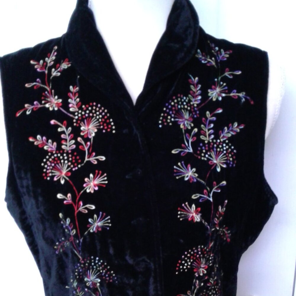 Beautiful Vintage Embroidered Coldwater Creek Black Velvet Vest